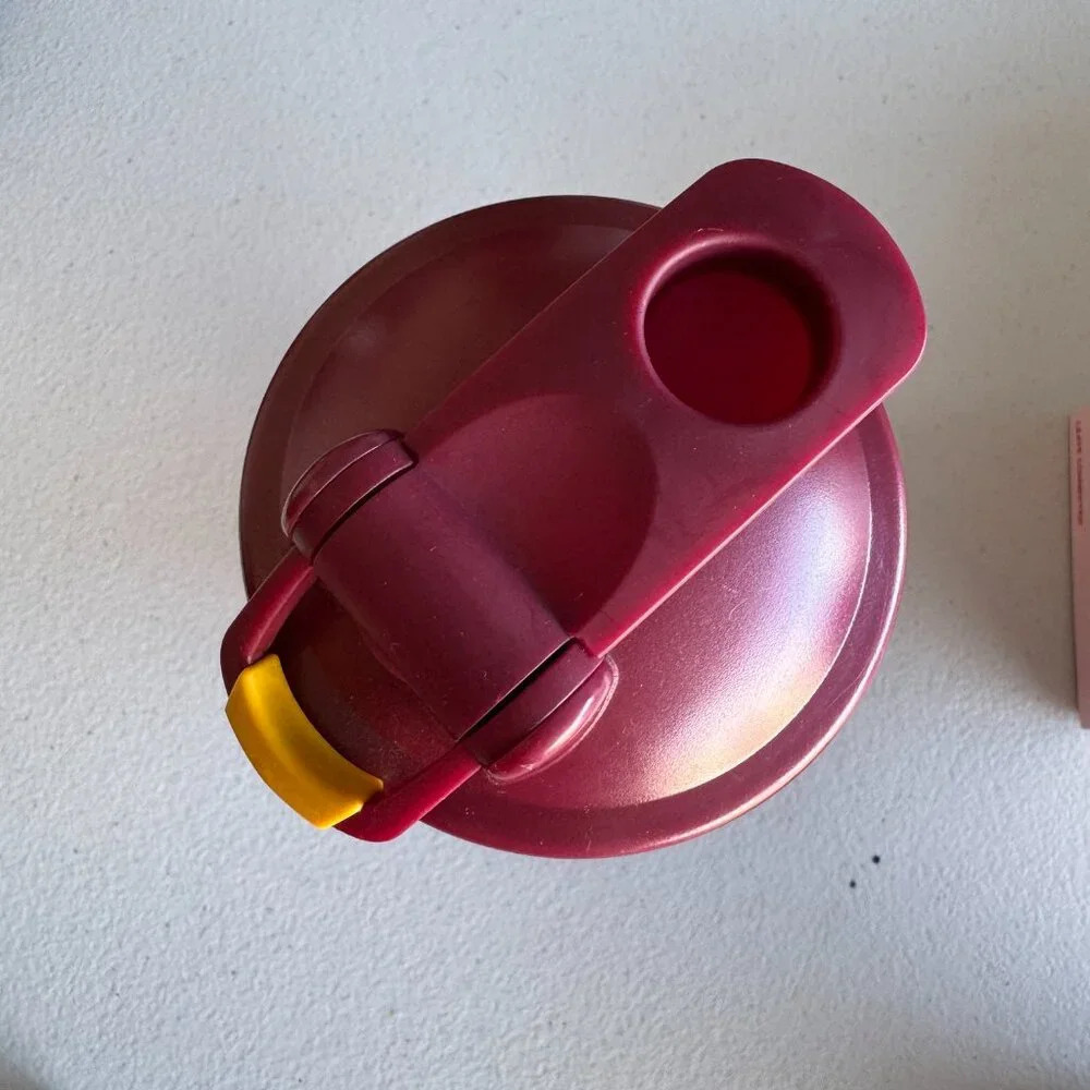 BlenderBottle Wonder Woman Shaker - BPA-Free, Maroon with Iconic Logo - Picture 2 of 3